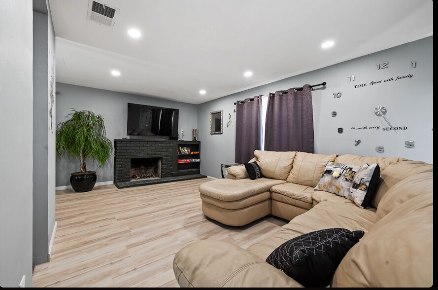 Building Photo - 325 Falcon Dr