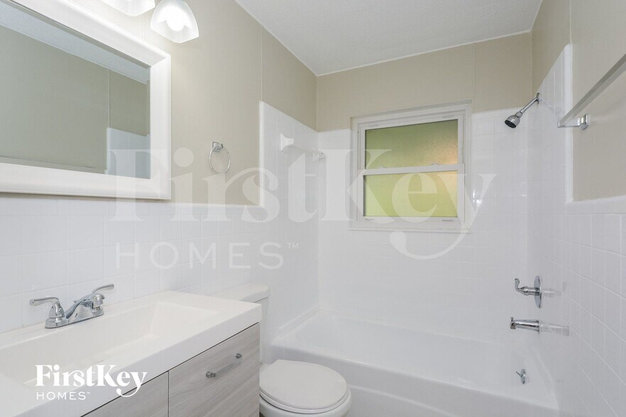 Building Photo - 4936 Bobbie Ave