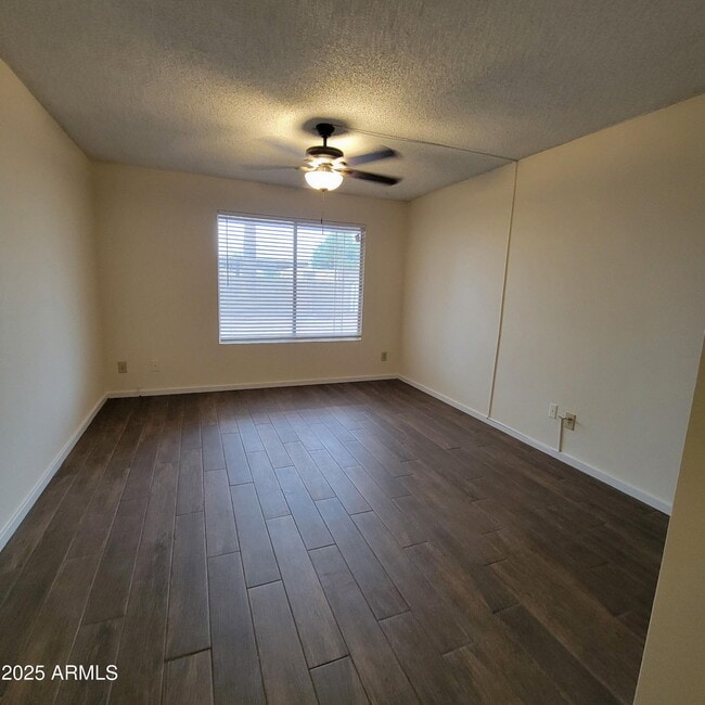 Building Photo - 2150 E Ellis Dr