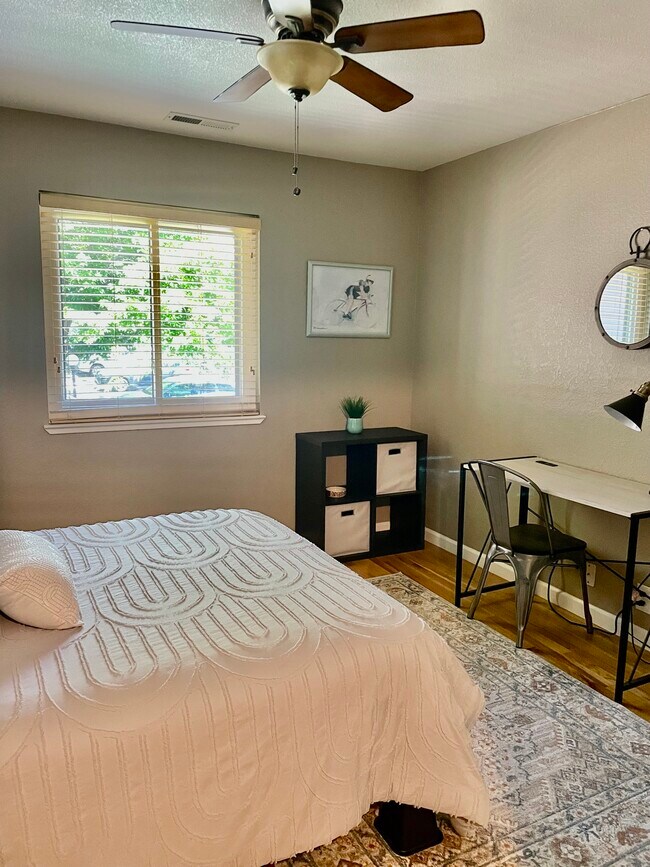 Building Photo - 2923 Tierra Verde E