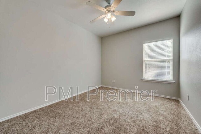 Building Photo - 5832 Center Ridge Dr
