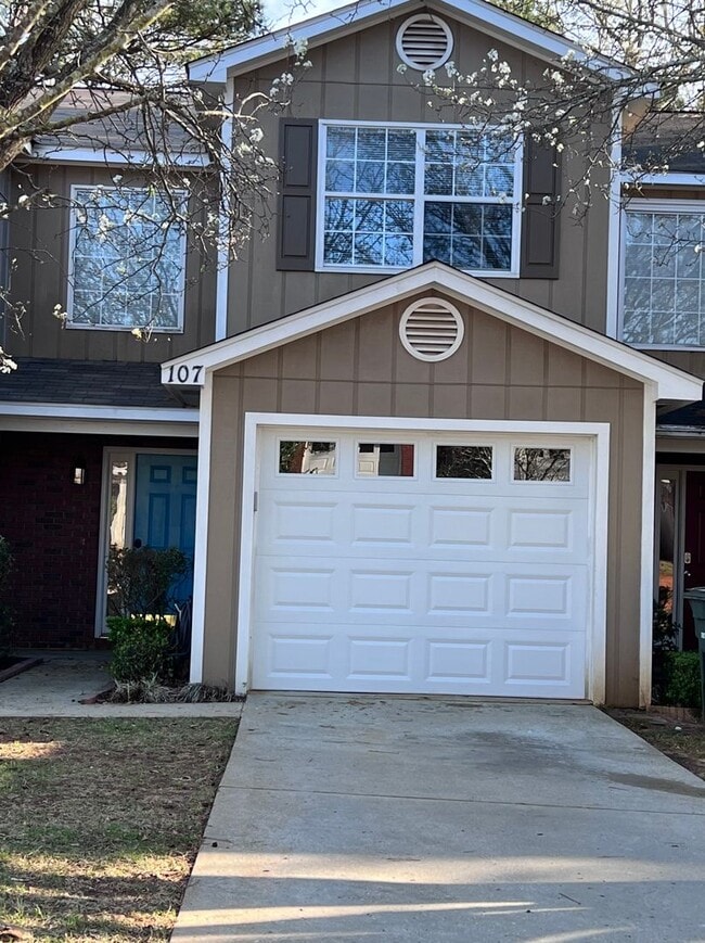 Briarwood West!! LVP In Living Room!! - Briarwood West!!  LVP In Living Room!!