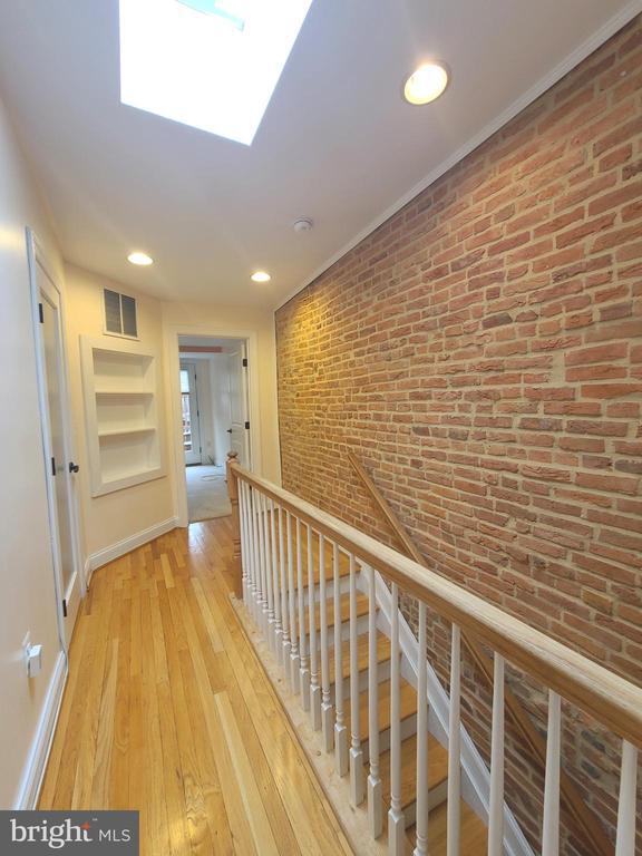 Building Photo - 432 E Clement St