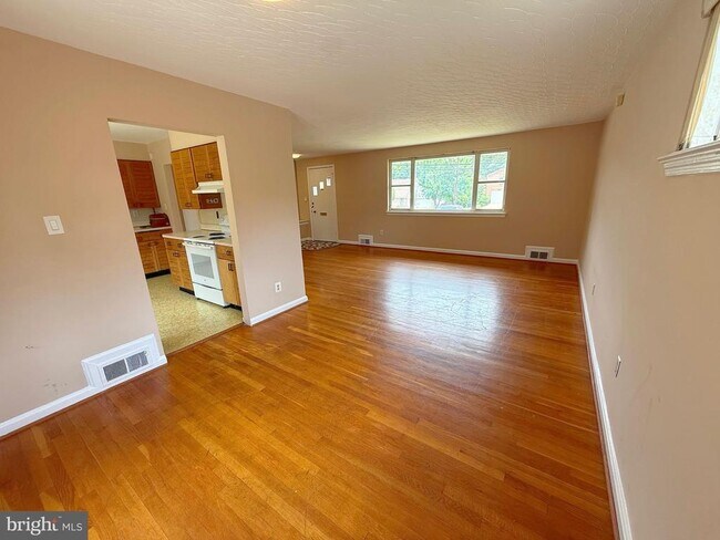 Building Photo - 7104 Adelphi Rd