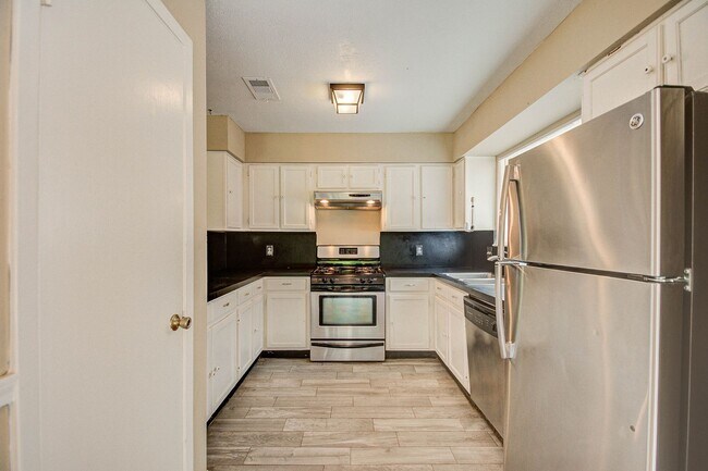 Building Photo - Spacious one story home on a corner lot!