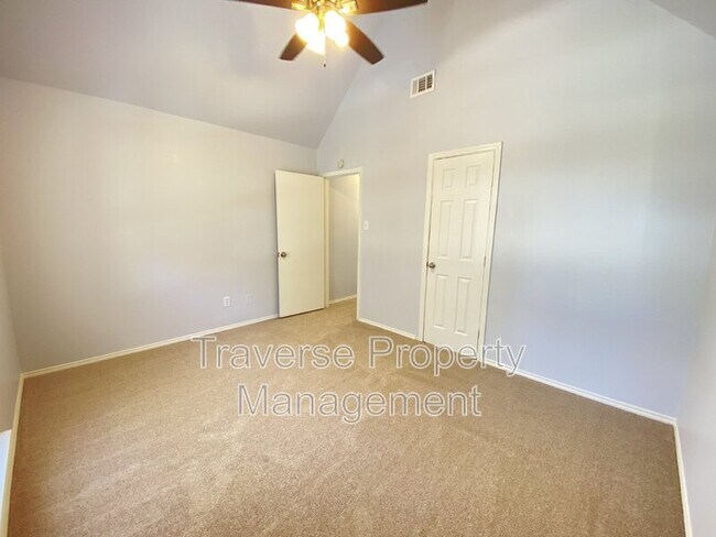 Building Photo - 4150 Briar Hill Dr