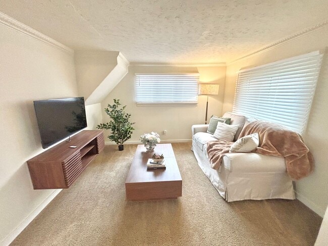 Building Photo - Furnished 2bd | Free internet 1 year!