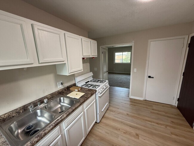 Building Photo - 2606 E Hennepin Ave