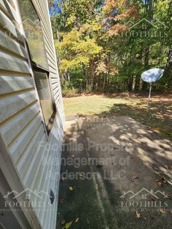 Building Photo - 108 Woodland Dr