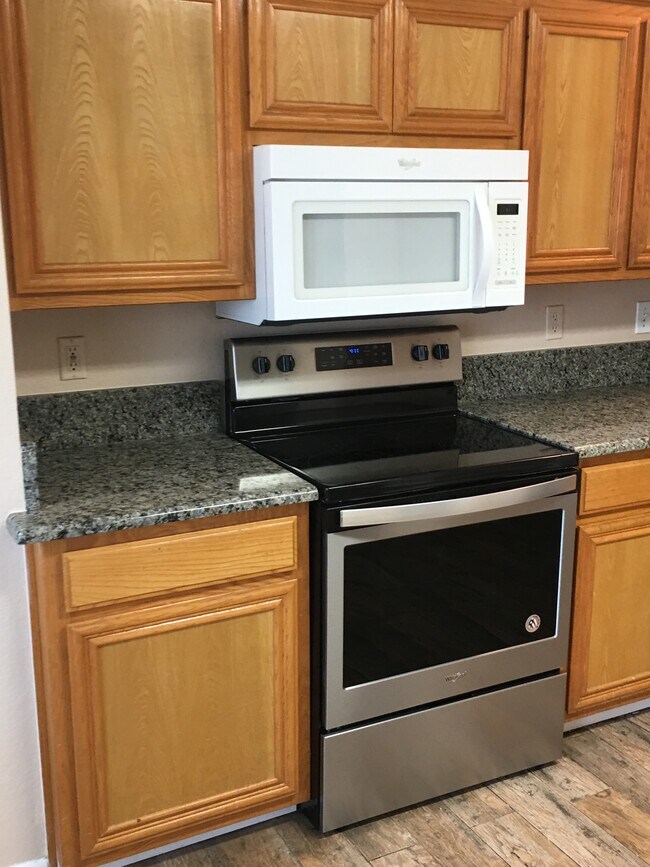New Granite, new stove/oven - 5611 Northstar Ln