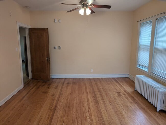 Building Photo - 5622 N Mango Ave