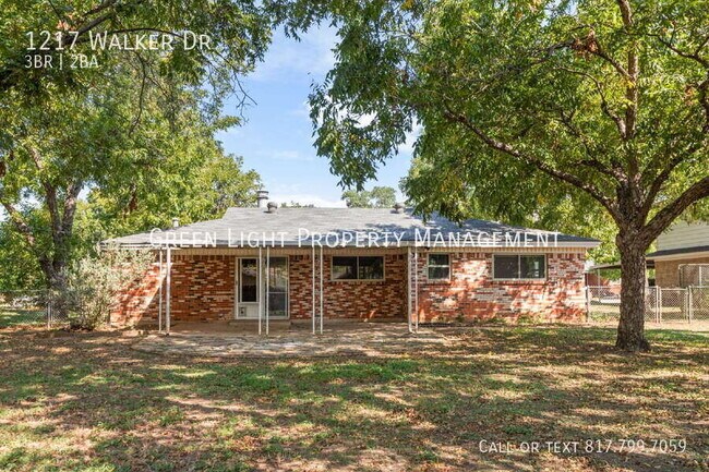Building Photo - 1217 Walker Dr