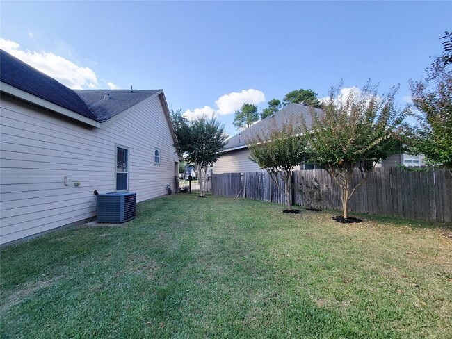 Building Photo - 14322 Darmera Ct