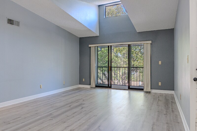 Building Photo - 8215 Sun Spring Cir