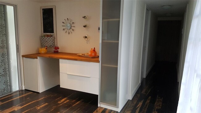 Building Photo - 7108 NW 66th St