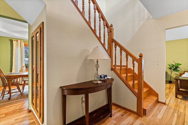 Building Photo - 2422 Cedar Crest Dr