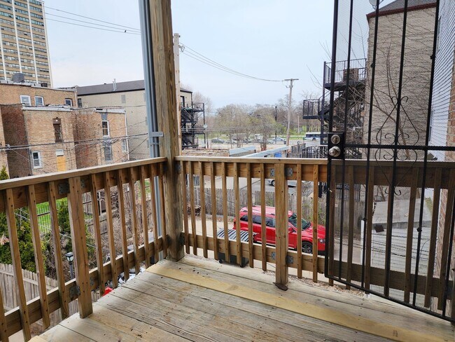 Building Photo - 1530 E 65th Pl