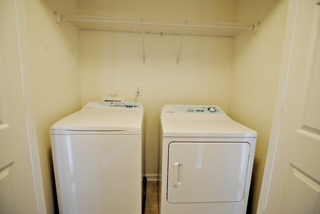 Building Photo - 10722 Edmundson Ave