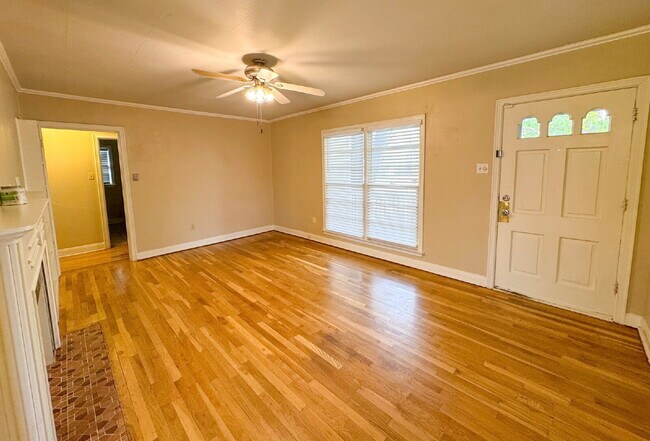 Building Photo - 3 bed, 2 bath in Tech Terrace with Flexibl...