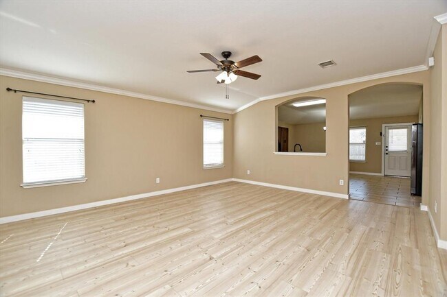 Building Photo - 537 MacKenzie Way