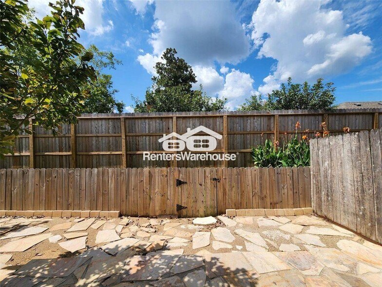 Building Photo - 1408 S Friendswood Dr