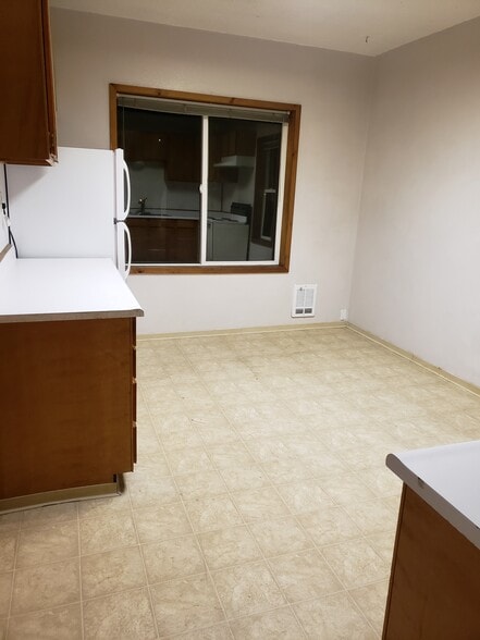 Kitchen - 108 5th St