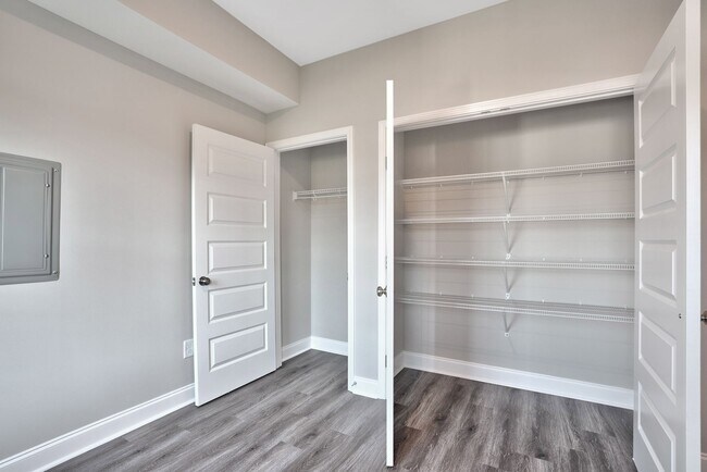 Building Photo - 68 Highland Blf Wy
