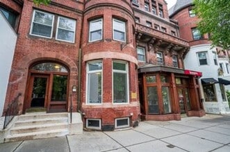 Building Photo - Renovated 3BR Duplex with Private Deck, Central Air & In-Unit Laundry