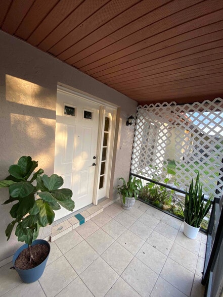 Building Photo - 916 Buccaneer Dr