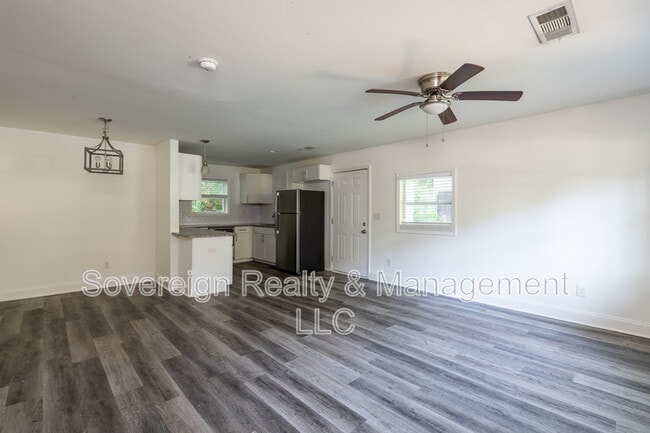 Building Photo - 3366 Delmar Ln NW