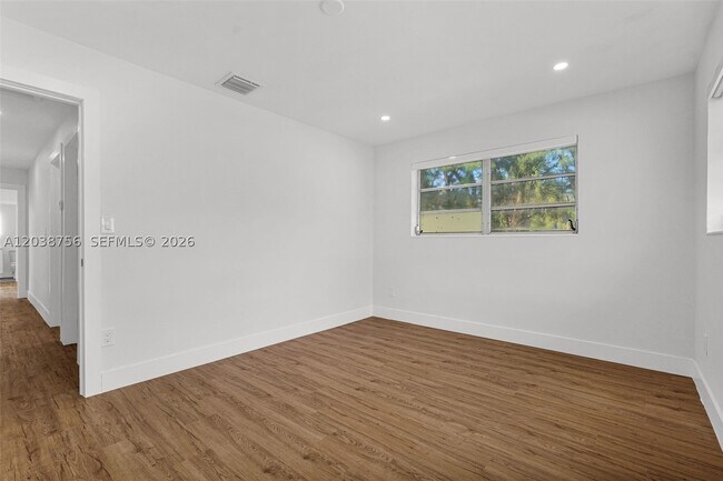 Building Photo - 8201 SW 42nd St