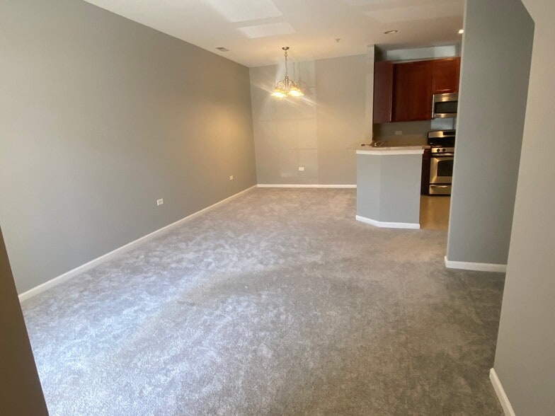 Building Photo - 2250 Aurora Dr