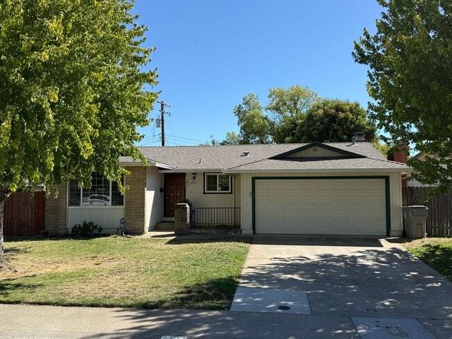 Adorable 4/2 With GREAT Backyard. Gardene... - Adorable 4/2 With GREAT Backyard.  Gardene...