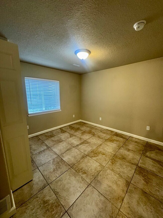 Building Photo - 5 Bedroom Home in Stetson Hills