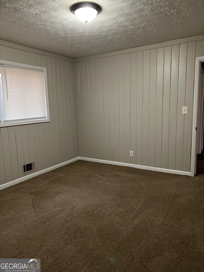 Building Photo - 5895 Jonesboro Rd