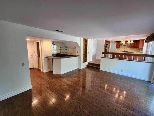 Building Photo - 4 Bedroom House in Scripps Ranch South Of Pomerado(Crown Pointe)