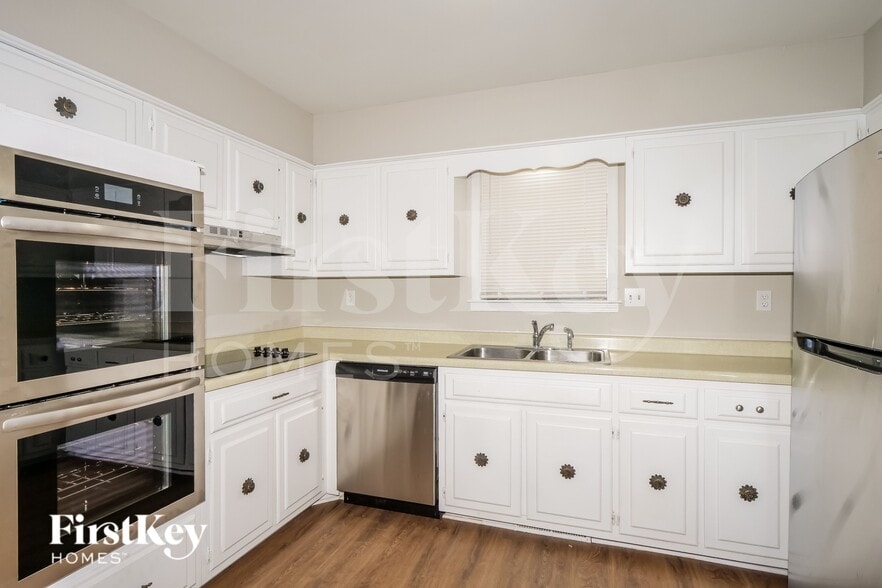 Building Photo - 2077 Oakvalley Rd