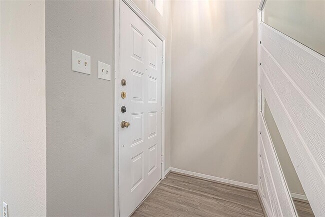 Building Photo - 9393 Westwood Village Dr
