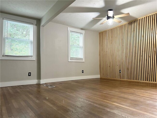 Building Photo - 1179 Lynmoor Dr NE