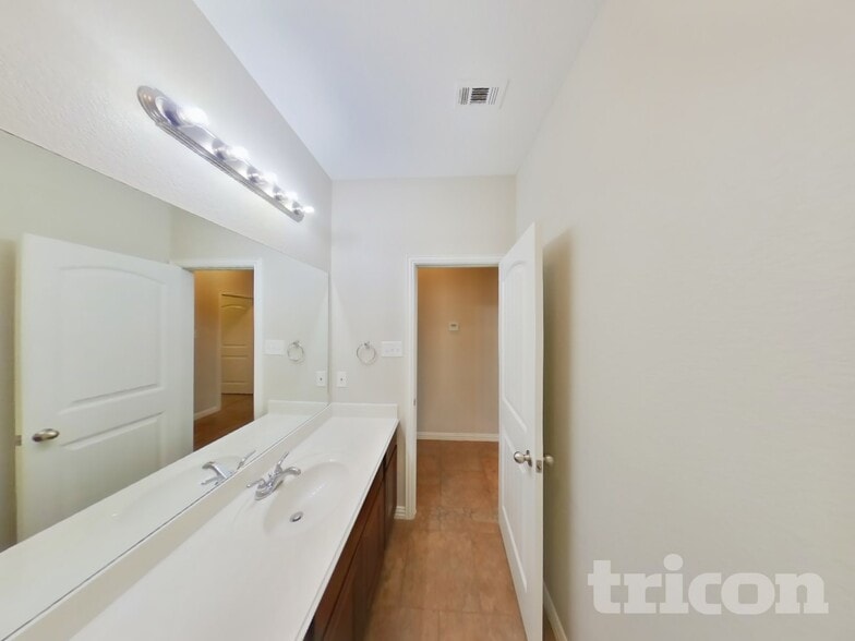 Building Photo - 12220 Hunters Crossing Ln