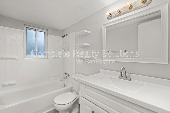 Building Photo - 2042 Gascony Parc Dr