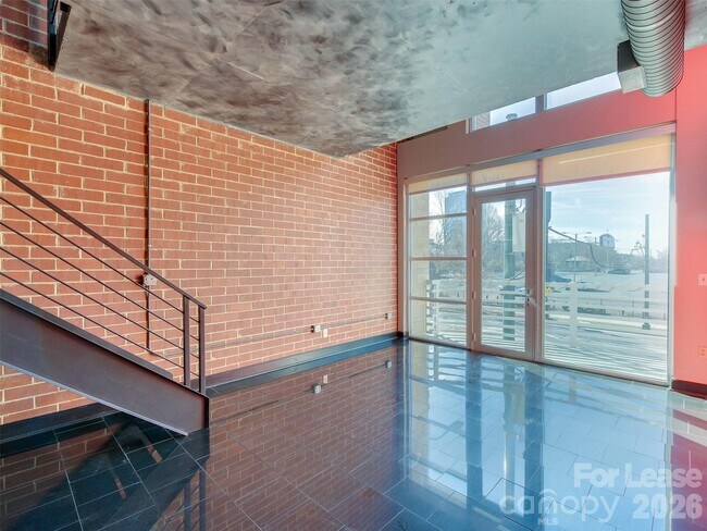 Building Photo - 710 W Trade St