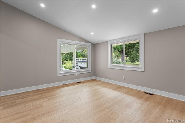 Building Photo - 6552 Orion Rd
