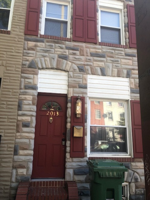 Building Photo - 3 Bedroom House in Fells Point with a roof...