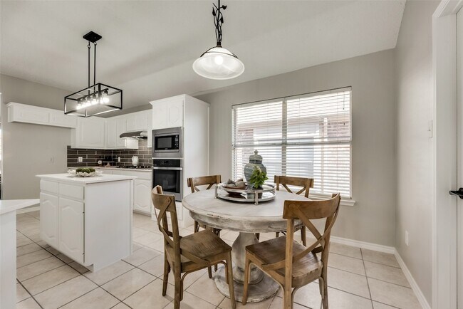 Building Photo - 5509 Fruitwood Dr