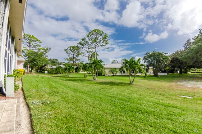 Building Photo - 18081 SE Country Club Dr