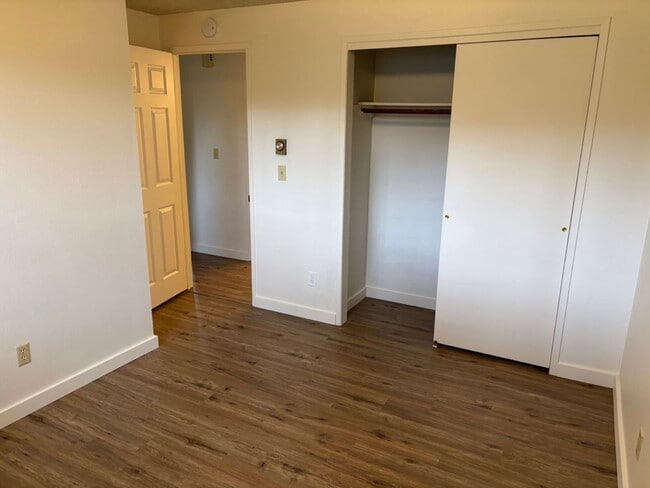 Building Photo - 5555/5545 Gill St