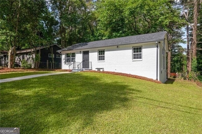 Building Photo - 2889 Macon Dr SW