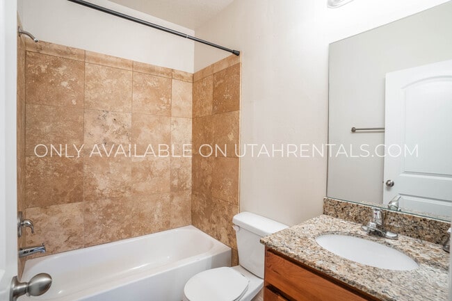 Building Photo - 698 1600 S