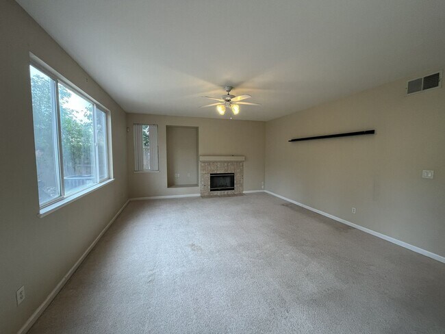 Building Photo - COMING SOON!!! 4 bedroom 3 bathroom home in Elk Grove!